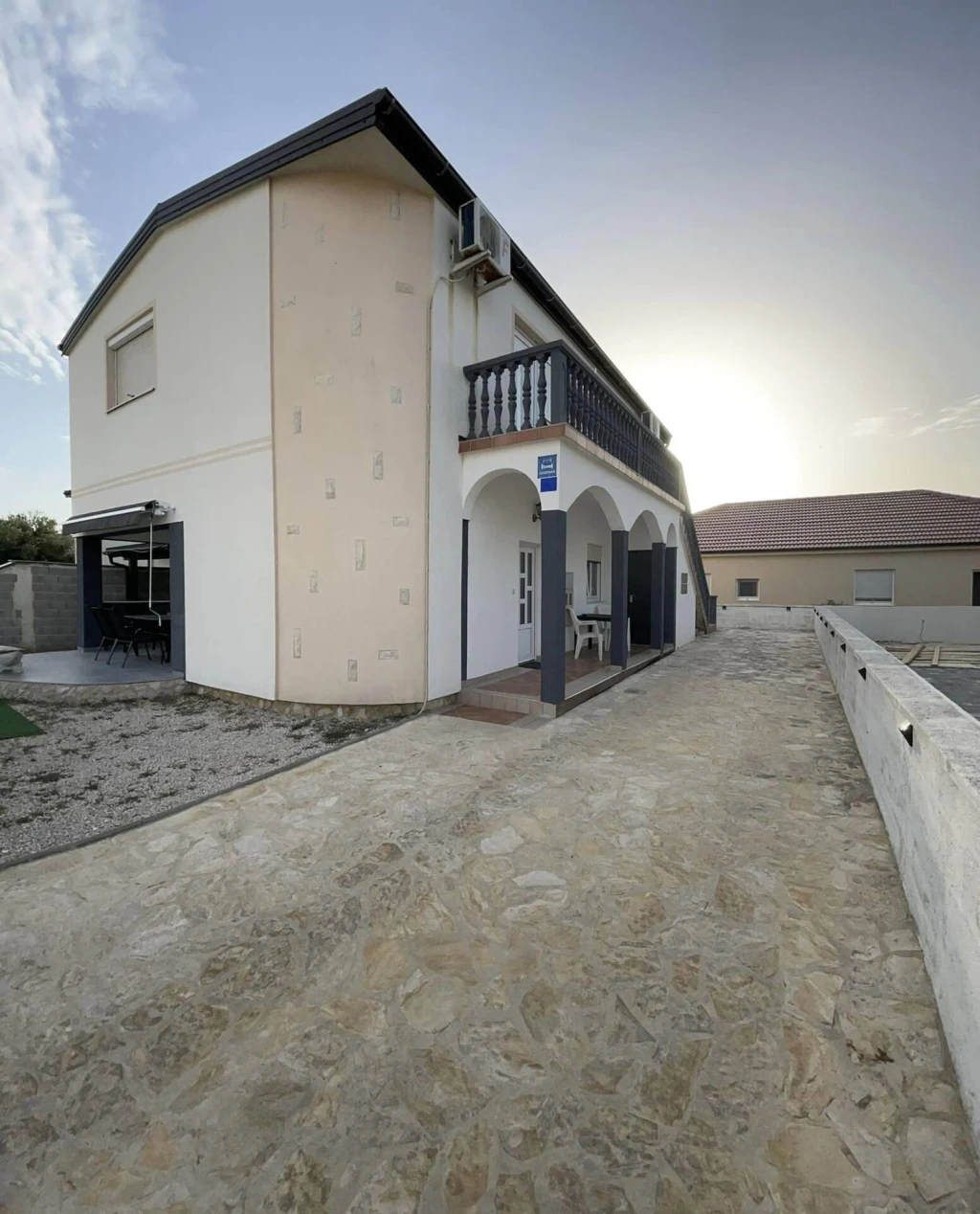 Tengerközeli apartmanház Vir szigetén – azonnal működő mediterrán befektetés