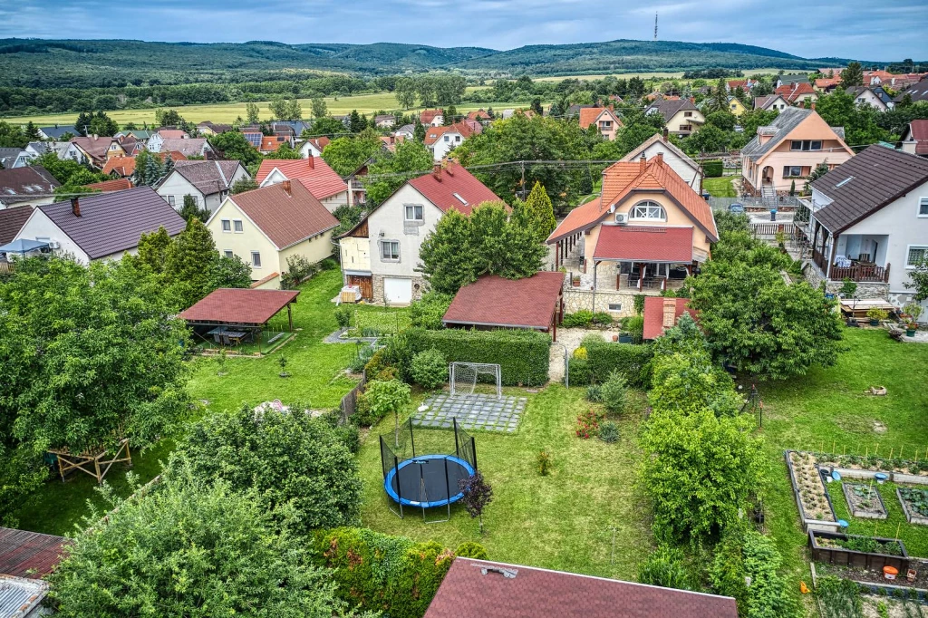 Fiatalos, felújított, családi házat keres az osztrák határ mellett?