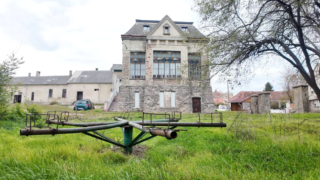 For sale house, Bakonybánk