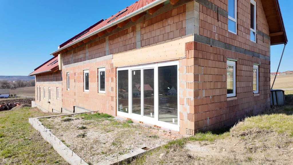 ÚJ ÉPÍTÉSŰ ikerház Sopron mellett!