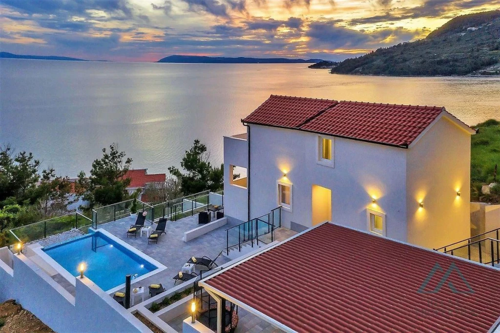 Villa panorámás kilátással a tengerre, medencével, 400m a tengertől, Makarska, Horvátország