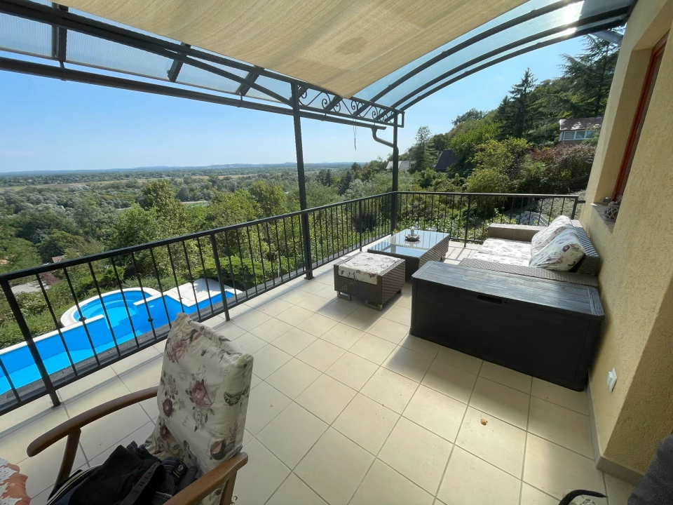 Eladó családi ház, Leányfalu