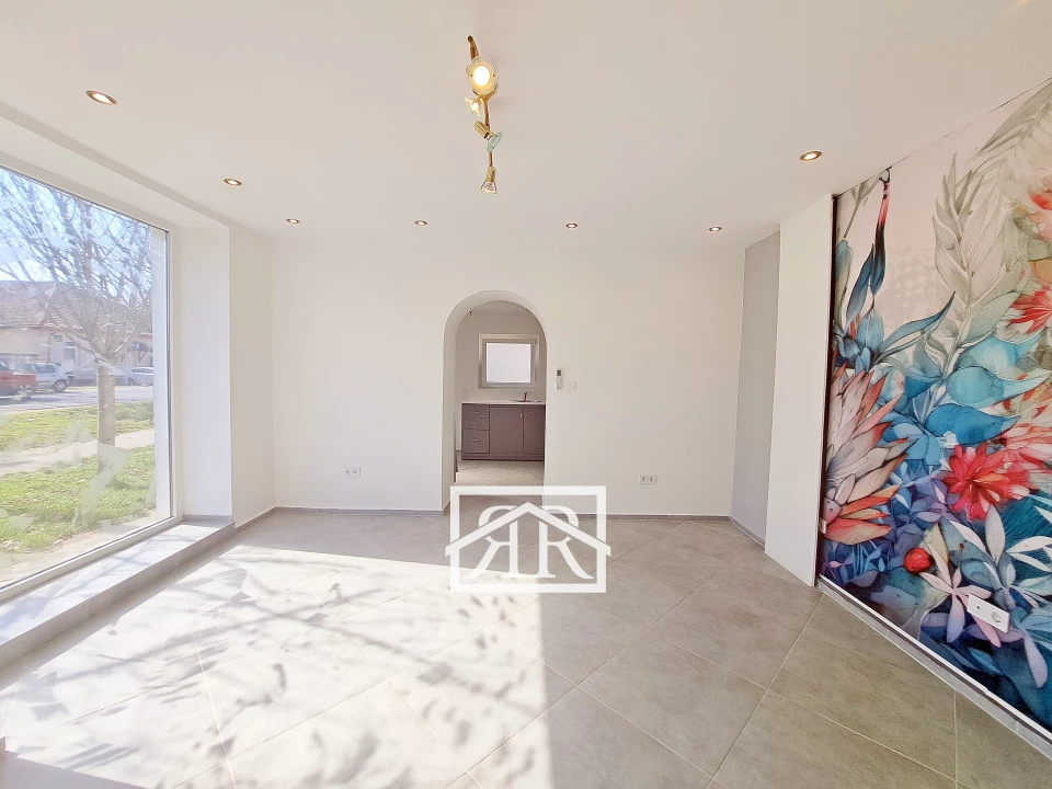 Kiadó üzlet, Deszk