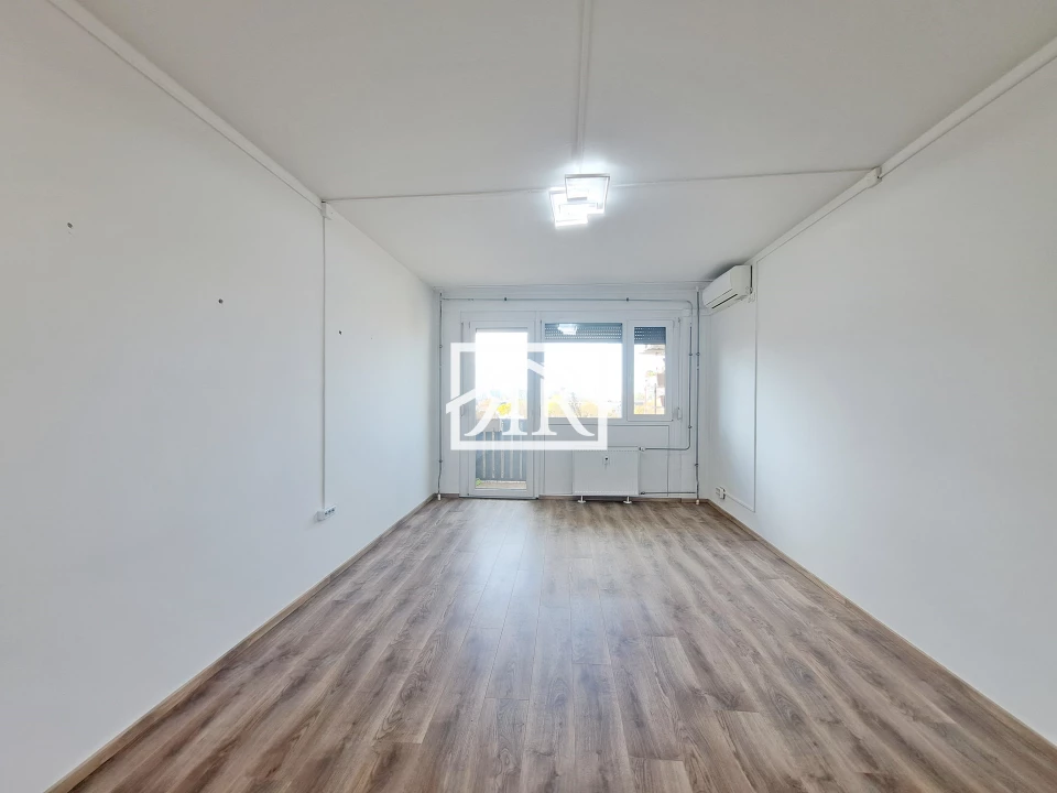 Eladó panellakás, Szeged