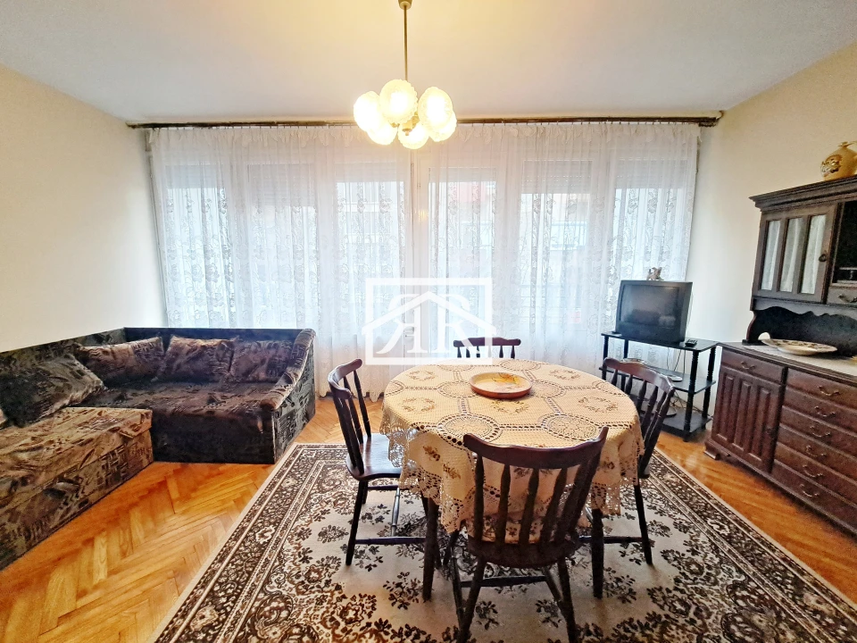 Eladó téglalakás, Szeged