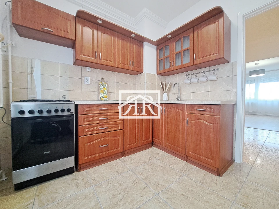 Eladó panellakás, Szeged