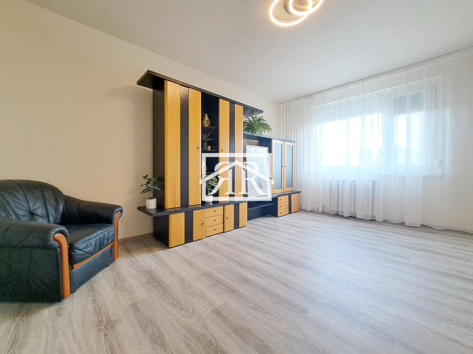 Eladó panellakás, Szeged