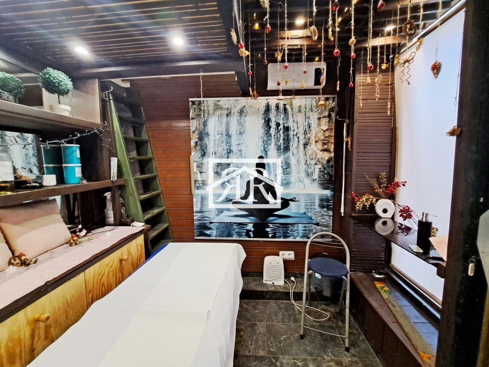 Kiadó üzlet, Szeged