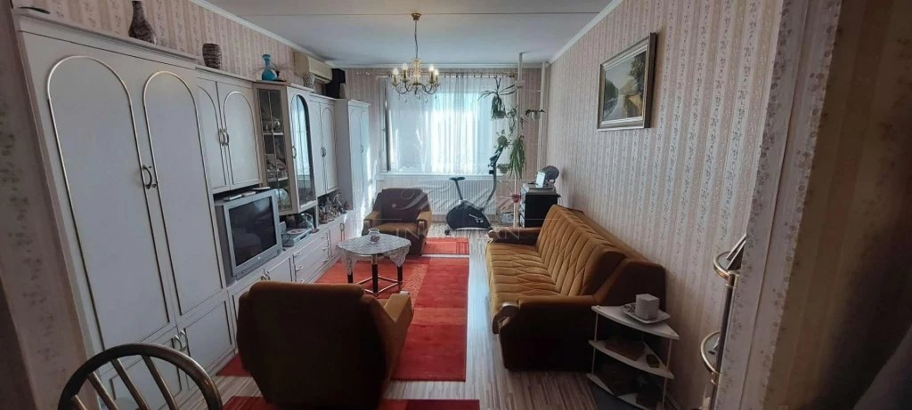 Eladó 62 m2 panel lakás, Győr