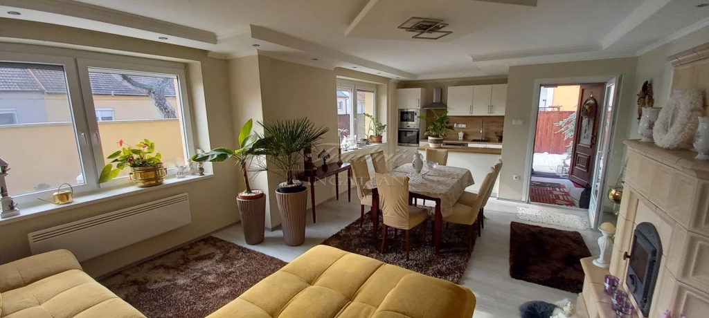 KÉTGENERÁCIÓS CSALÁDI HÁZ KEDVEZŐ ÁRON!