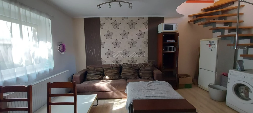 2 AZ 1-BEN! 2 LAKÁS, 5 SZOBA, ERKÉLY, 2 FÜRDŐ, EGYEDI FŰTÉS, ZÖLD BELSŐ UDVAR, IDEÁLIS BEFEKTETÉS! 45 M FT-IG LAKÁSBESZÁMÍTÁSSAL IS ELADÓ!