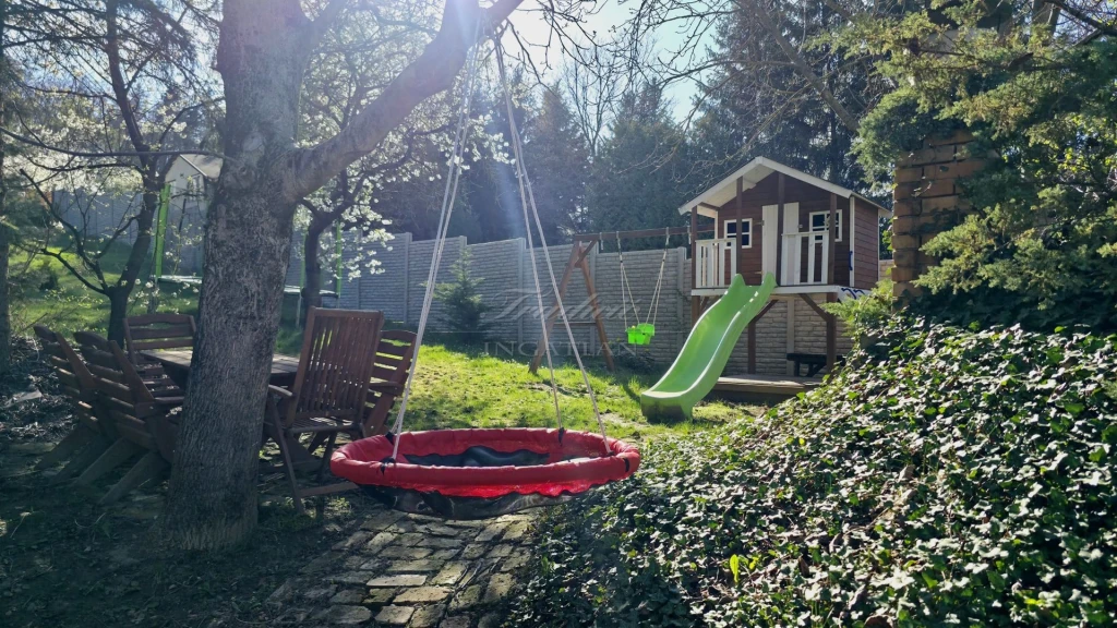 Eladó 76 m2 családi ház, Győrújbarát