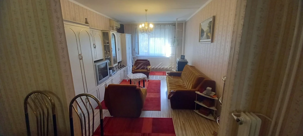 AZONNAL KÖLTÖZHETŐ