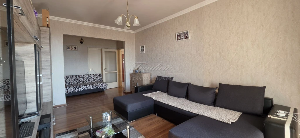 Eladó 55 m2 panel lakás, Győr