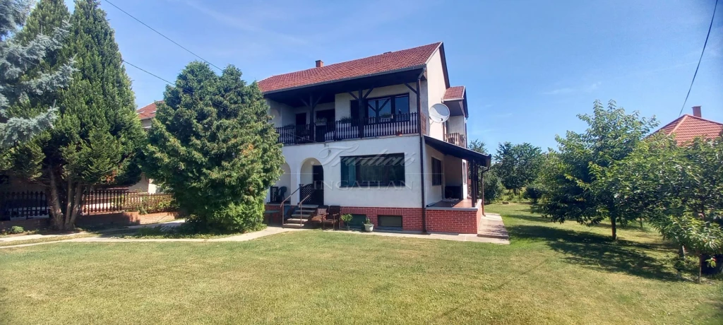 Eladó 136 m2 családi ház, Öttevény