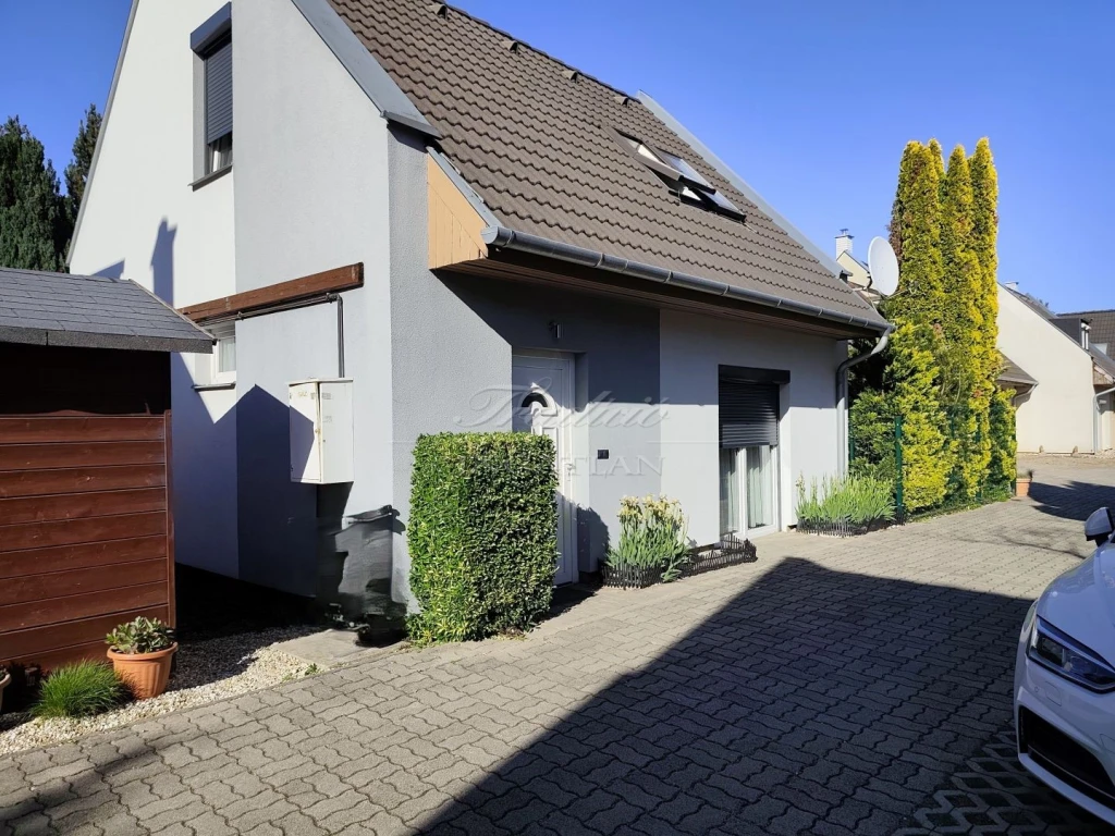 Eladó 77 m2 sorház, Győr