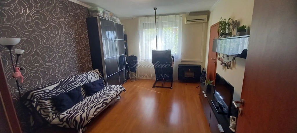 Eladó 42 m2 tégla lakás, Győr