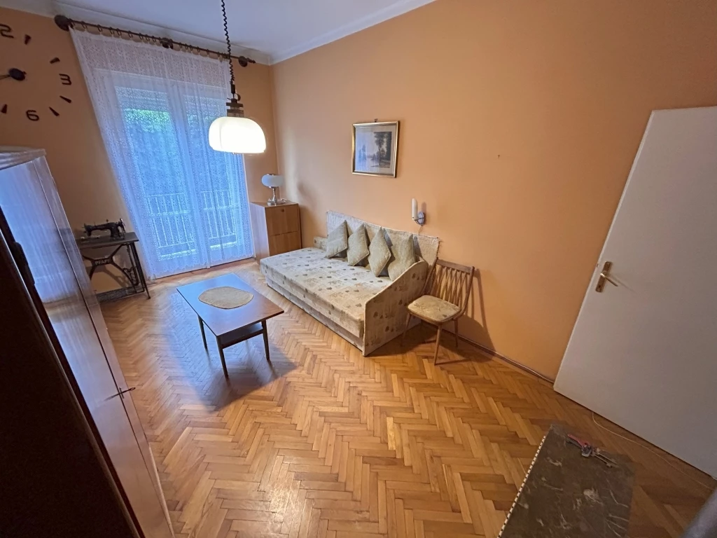 Eladó parkra néző, erkélyes lakás Nagykanizsa belvárosában garázzsal együtt!