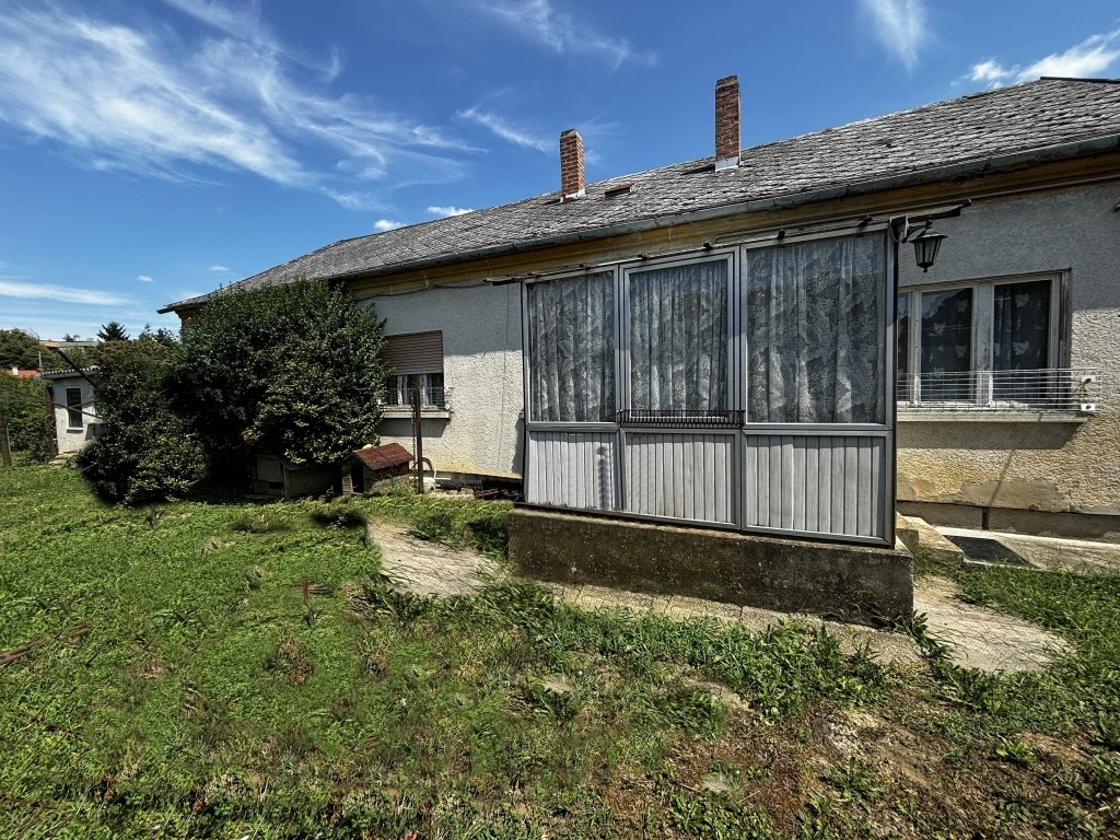 Nagykanizsán a Katonaréten eladó udvari lakás kertkapcsolattal!