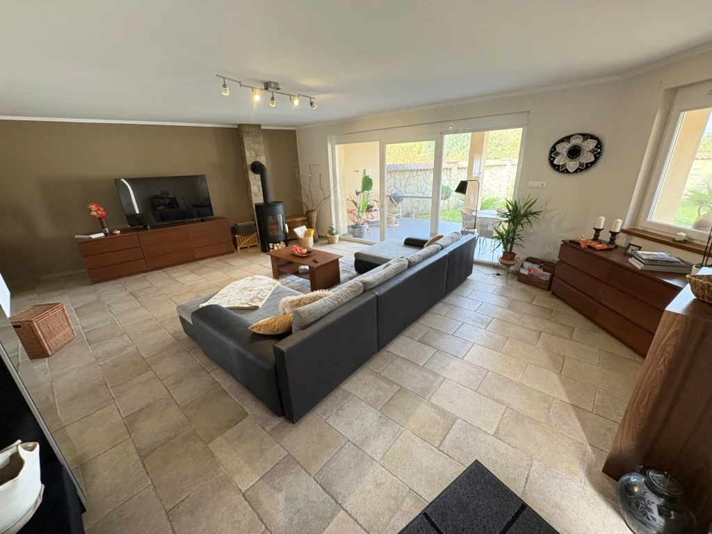 Ízlésesen felújított 112 nm-es családi ház eladó Nagykanizsa kedvelt kertvárosában !