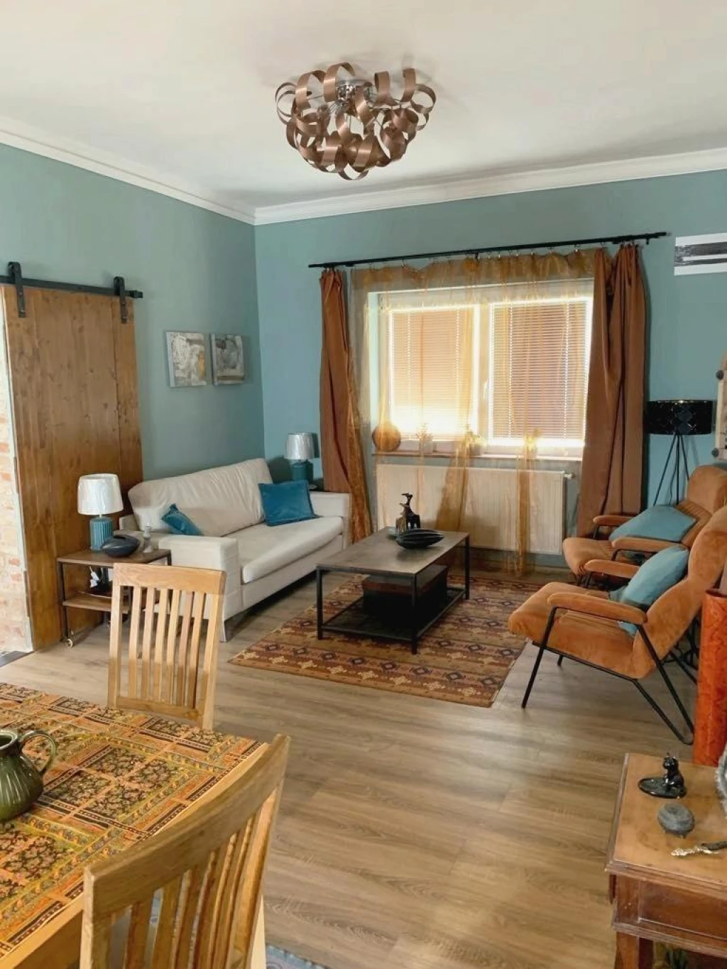 PRÉMIUM MINŐSÉGBEN FELÚJÍTOTT CSALÁDI HÁZ KÜLÖN GARZONLAKÁSSAL LETENYÉN