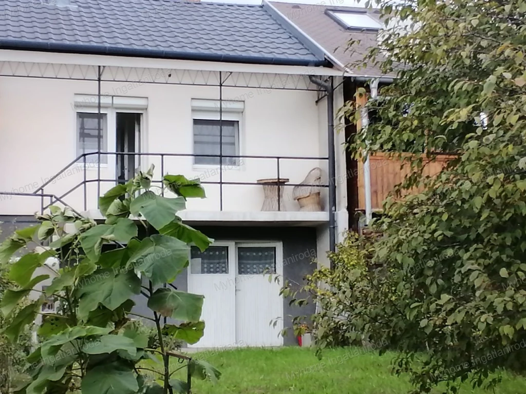 Keszthely kertvárosban felújított sorházi ingatlan eladó