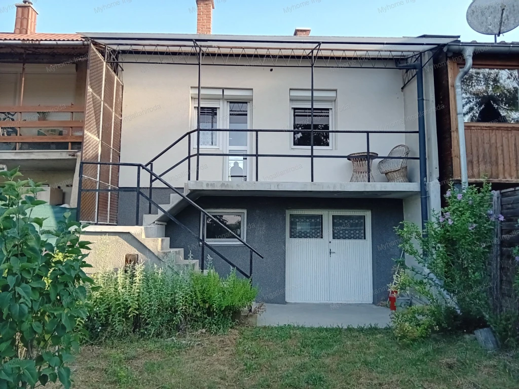 Keszthely kertvárosban felújított sorházi ingatlan eladó