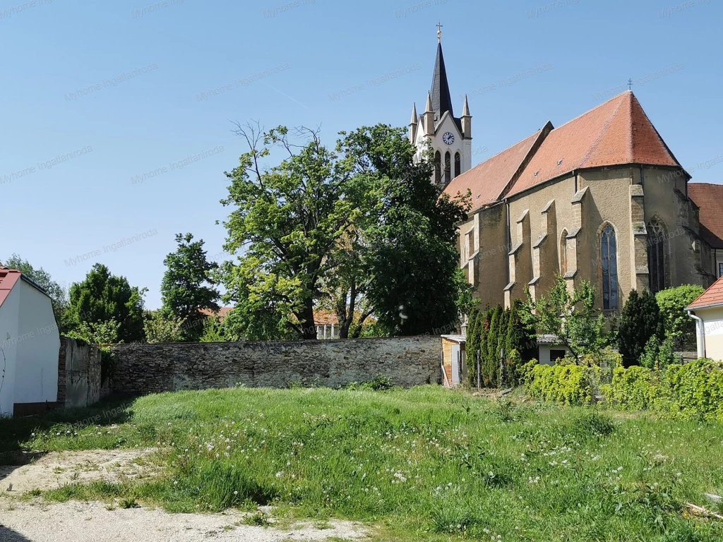 Eszkluzív építési telek Keszthely belvárosának kiemelt részén