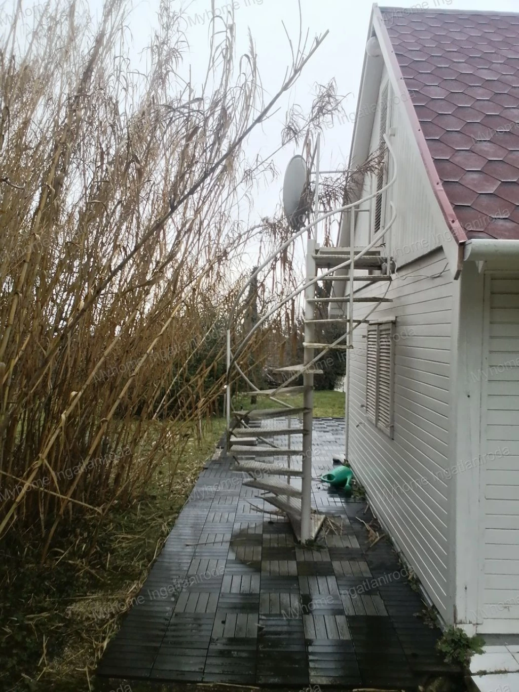 Gyenesdiáson hangulatos nyaraló kiemelt területen eladó