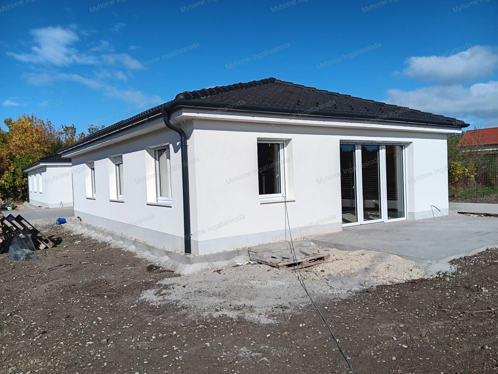 Modern elegancia Siófok-Sóstón – új építésű ikerház, ahol a minőség otthonra talál