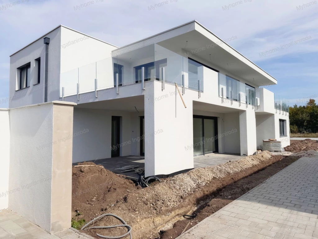 Eladó téglalakás, Siófok