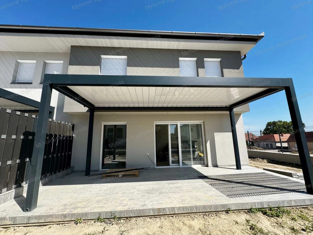 Eladó új építésű sorház Keszthelyen - Modern, egyedi kialakítással és balatoni panorámával!