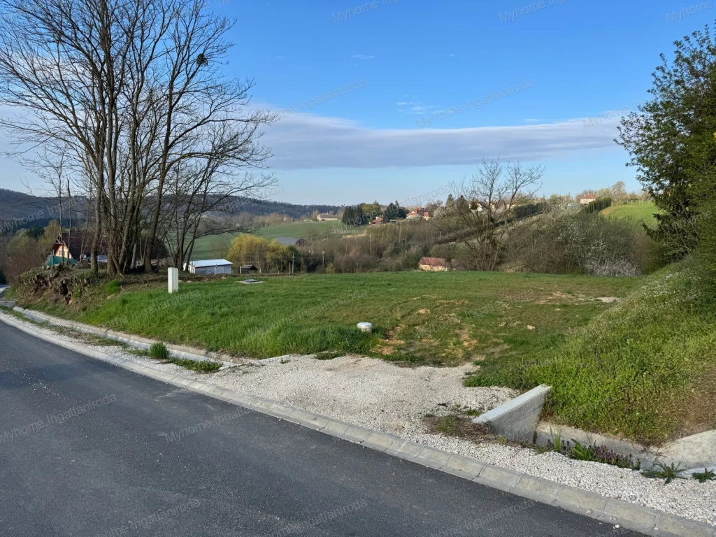 Közművesített építési telek eladó Zalaegerszegen, a Bazita városrészben