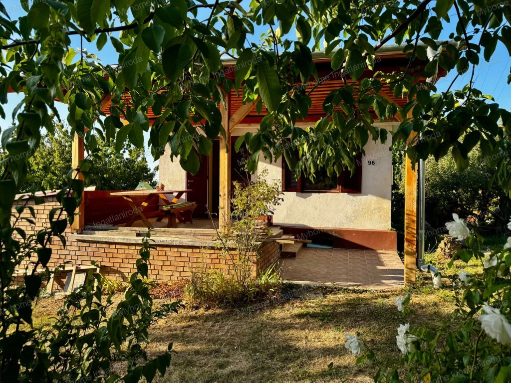 Eladó panorámás zártkerti ingatlan Zalaegerszegen - szőlővel, gyümölcsössel, pincével