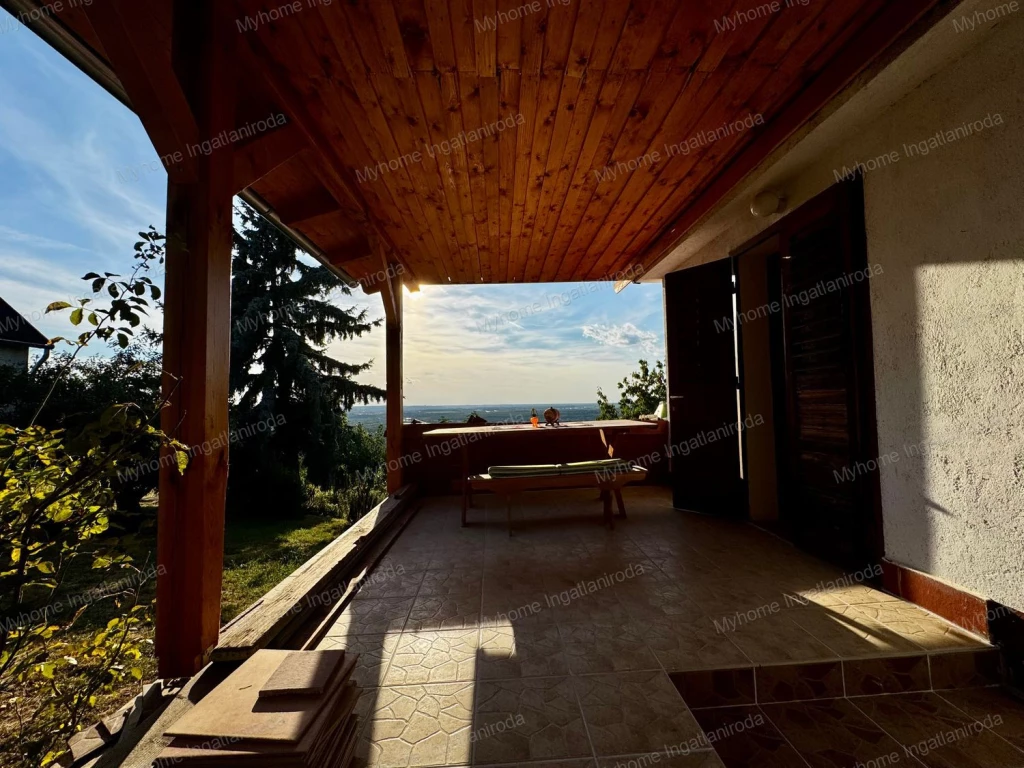 Eladó panorámás zártkerti ingatlan Zalaegerszegen - szőlővel, gyümölcsössel, pincével