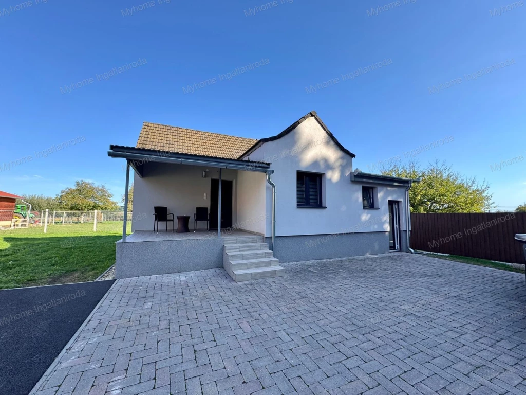 Teljes körűen felújított, azonnal költözhető családi házak eladók a Göcsej szívében, Barlahidán!