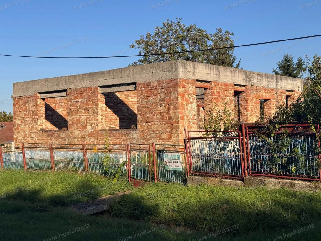 Fiatal családoknak idelis alap - befejezésre váró családi ház Becsvölgye csendes utcájában!