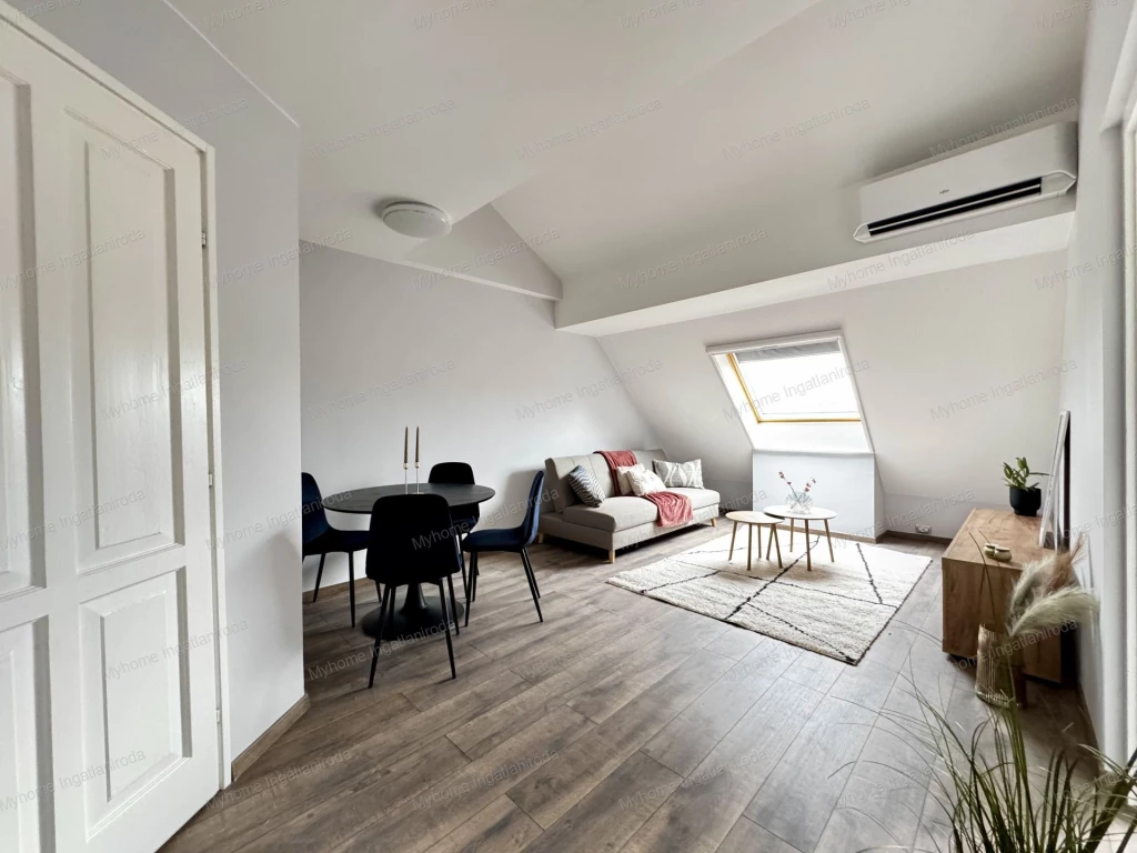 ÚJONNAN FELÚJÍTOTT, BÚTOROZOTT TETŐTÉRI LAKÁS ELADÓ ZALAEGERSZEGEN