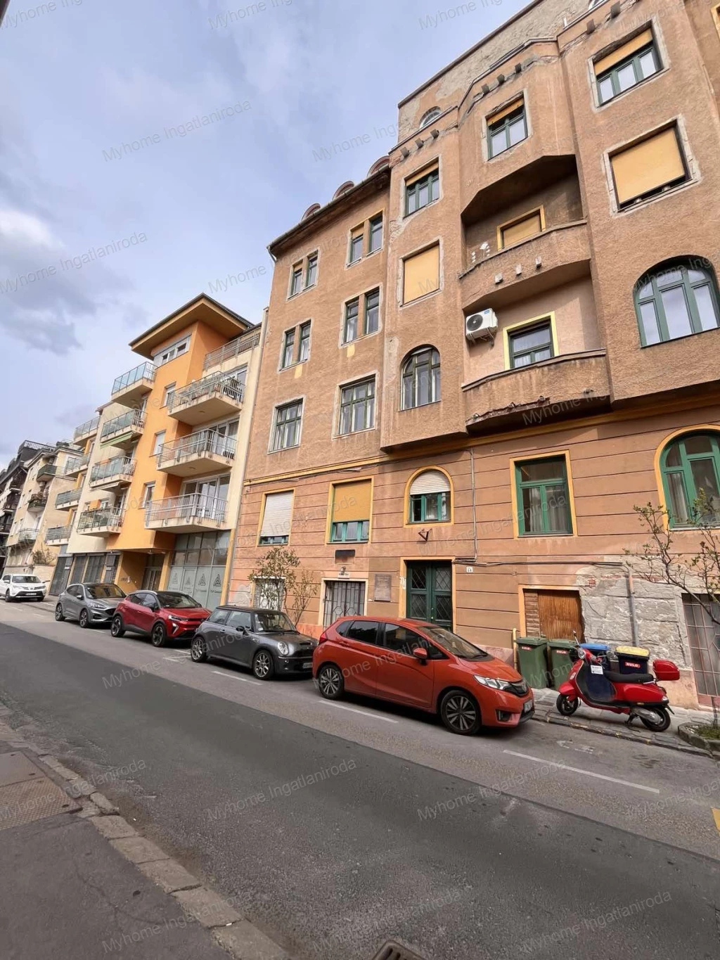 Budapest I.kerületében a Vár alatt, 16nm magasföldszinti ingatlan eladó