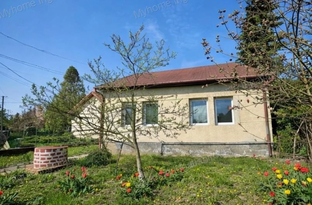 Felújítás alatt álló családi ház  – nappali + 4 szoba, beépíthető tetőtér - ezt már csak befejezni kell