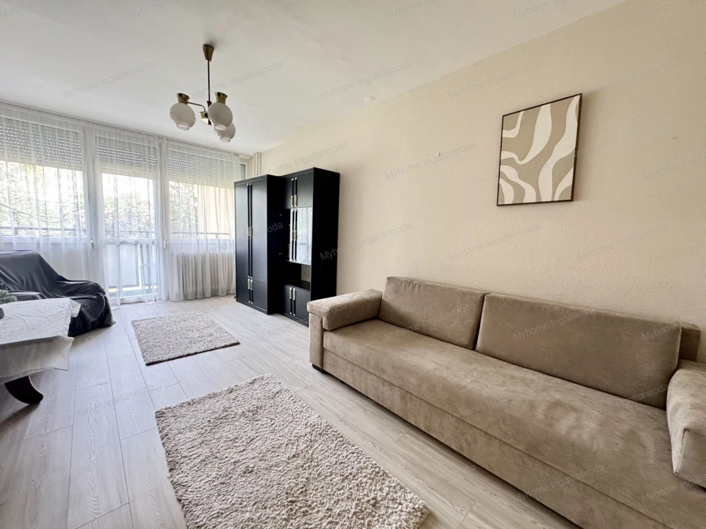 Az a lakás, amit szinte mindenki keres – 1. emelet, erkély, lift, jó állapot, azonnal költözhető