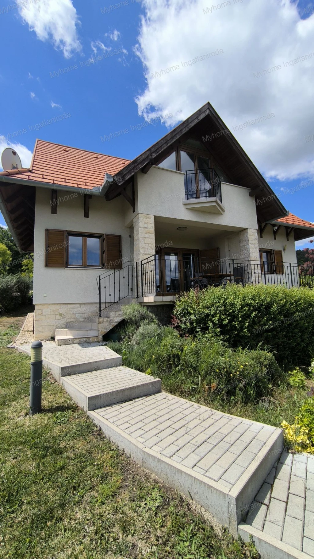 c3-1-name c2-1-name, Balatongyörök, Becehegy
