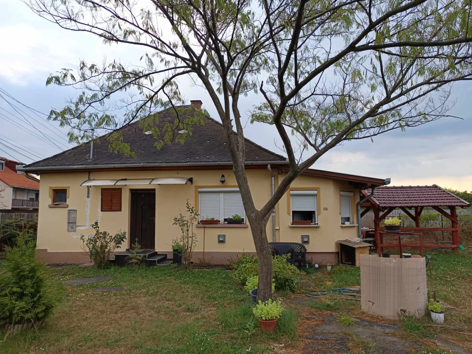 Eladó családi ház, Adács