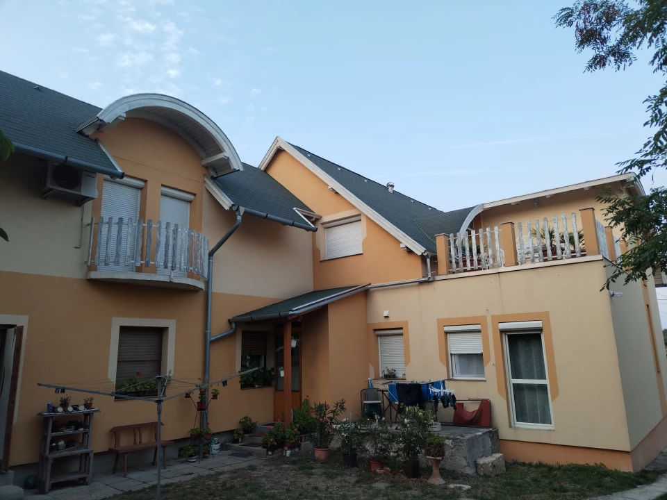 Eladó téglalakás, Várpalota