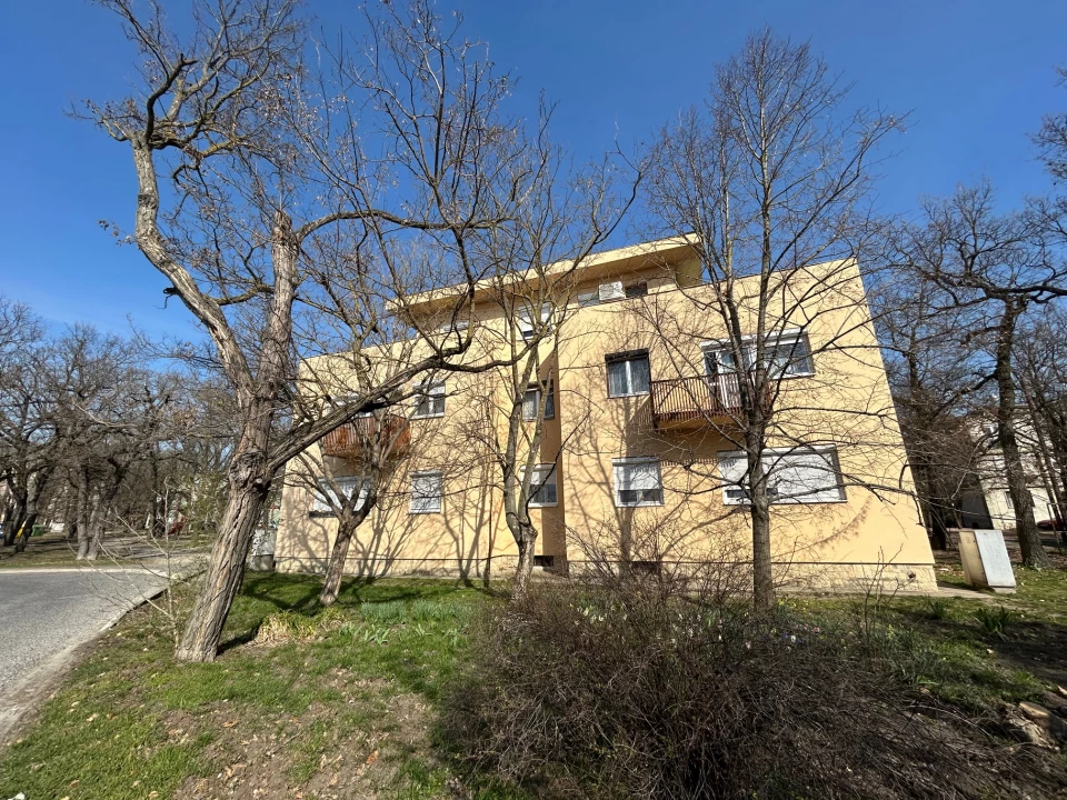 Eladó téglalakás, Várpalota