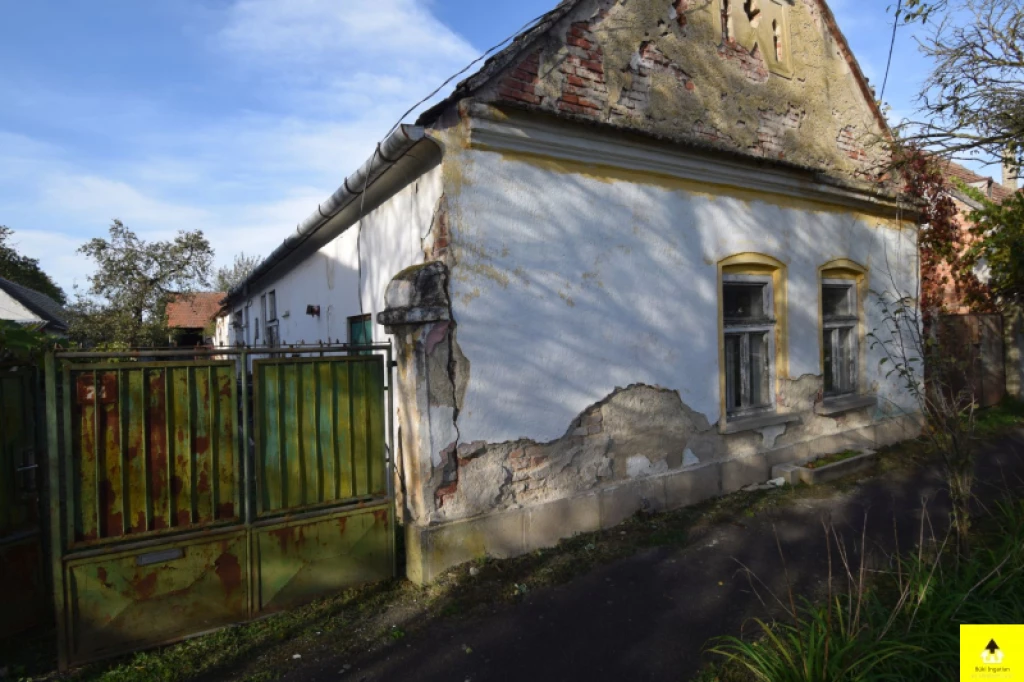 For sale house, Bük, Büktől 5 km-re felújítandó parasztház telekáron eladó