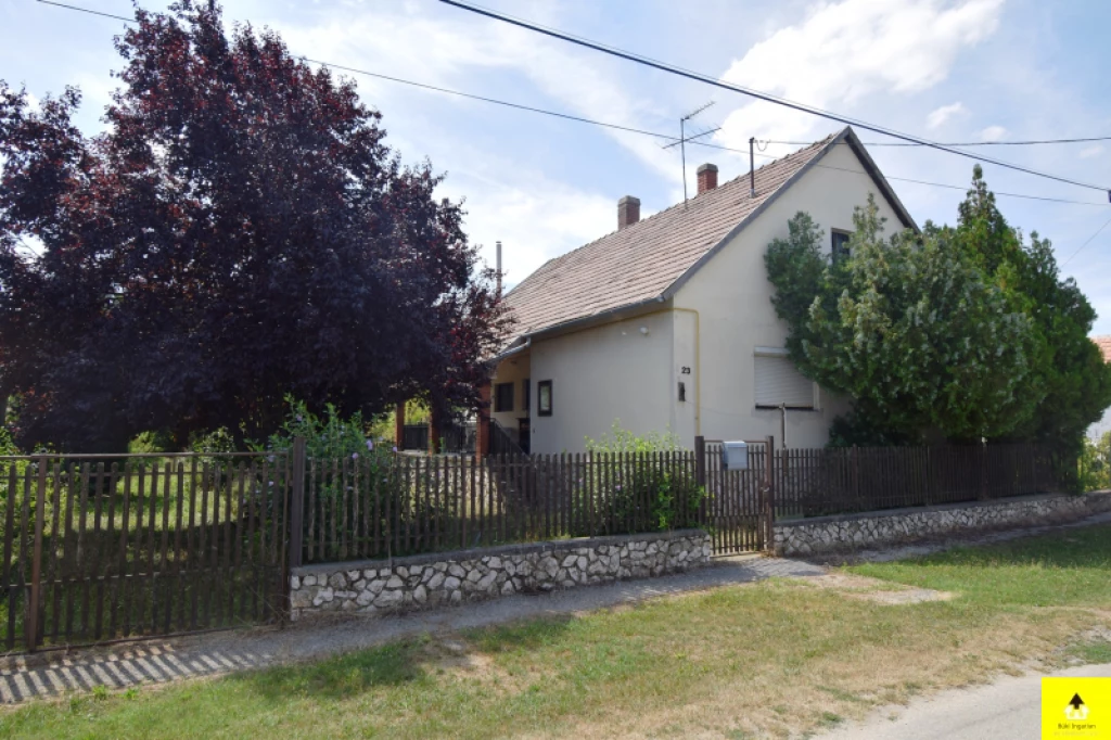 For sale house, Marcalgergelyi, Pápától 15 km-re jó állapotú családi ház kedvező áron eladó