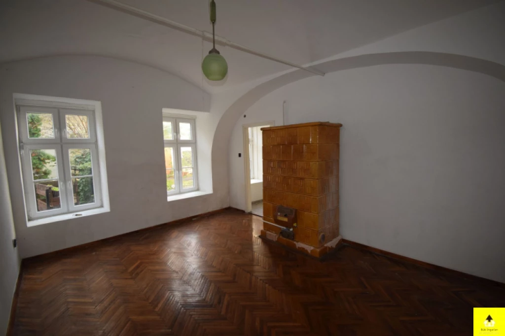 For sale brick flat, Sopron, Sopronban, a belvároshoz közel, a Várkerülettől 150 méterre földszinti 37 m2-es lakás eladó