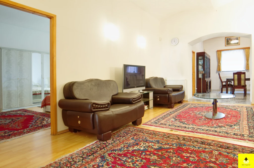For sale brick flat, Budapest IX. kerület, Tágas, 170 m²-es polgári lakás eladó a IX. kerület szívében, a Vámház körúton!