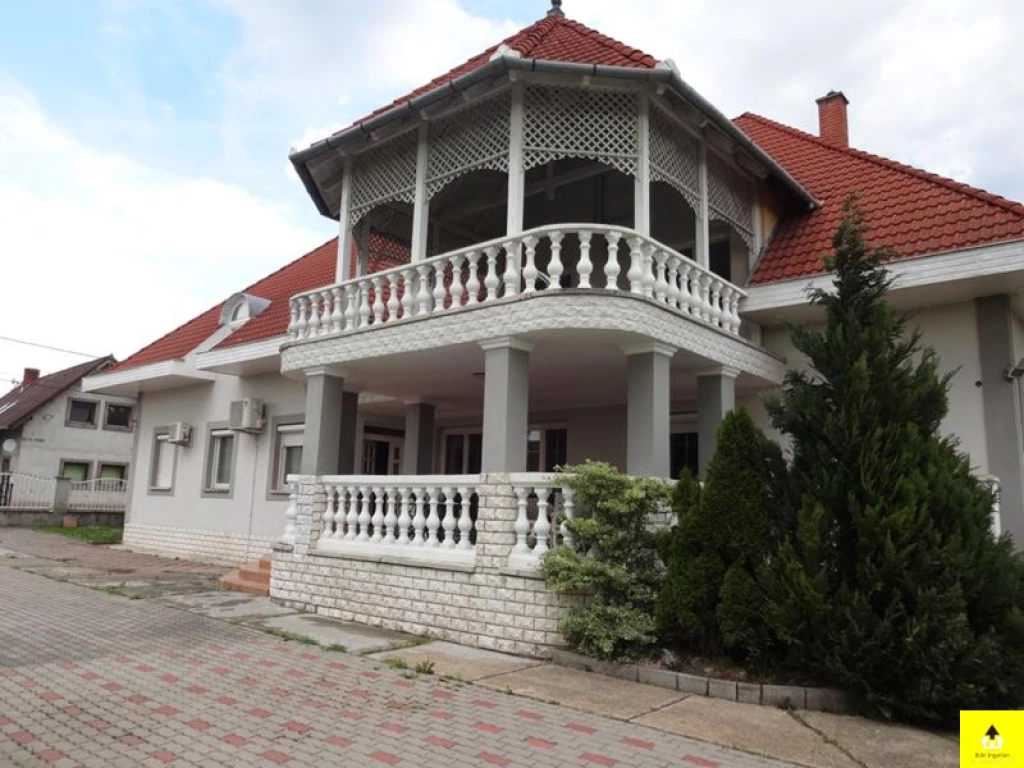 c3-1-name c2-1-name, Tapolca, Exkluzív villa Tapolcán, a Balaton közelében – eladó